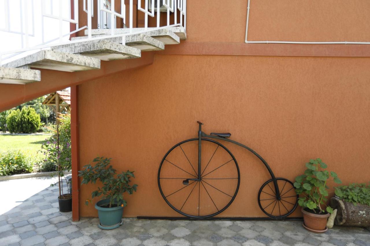 Casa De Khasia Zugdidi Exteriör bild