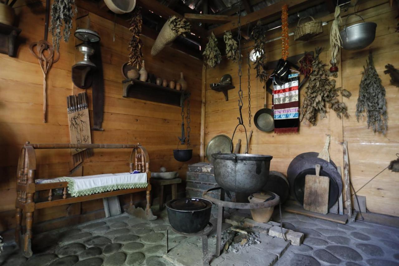 Casa De Khasia Zugdidi Exteriör bild