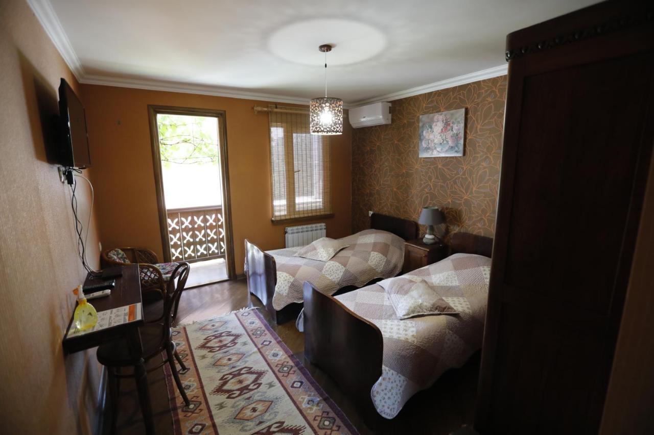 Casa De Khasia Zugdidi Exteriör bild