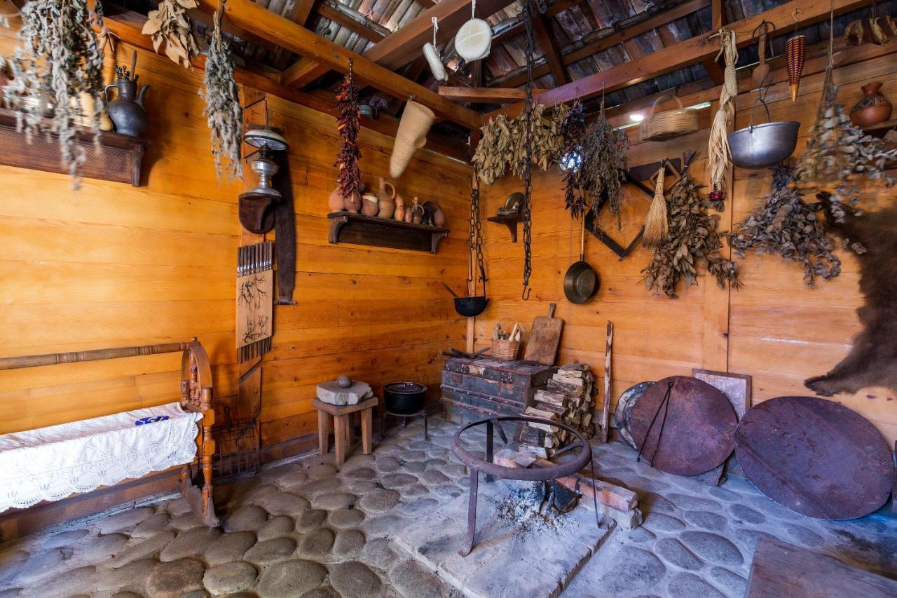 Casa De Khasia Zugdidi Exteriör bild