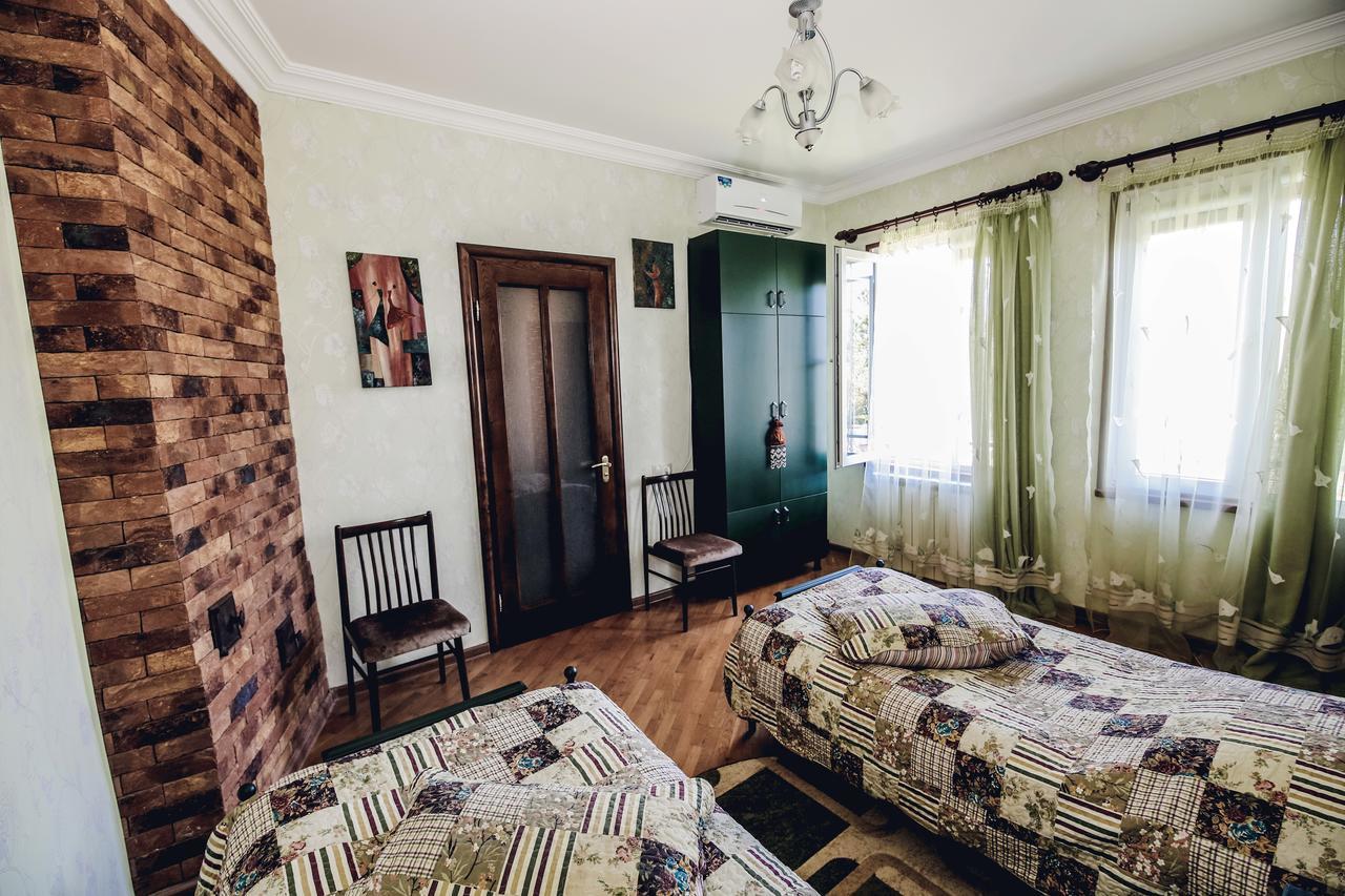 Casa De Khasia Zugdidi Exteriör bild